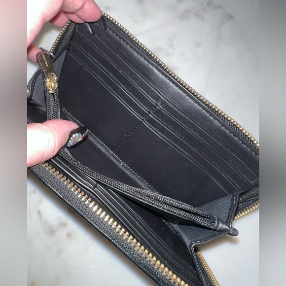 Gorgeous barely used Coach wallet 💎🤍 - Picture 5 of 5